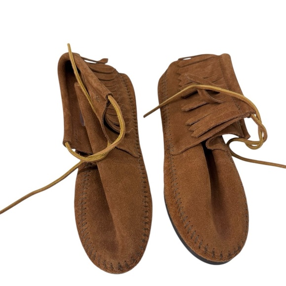 Minnetonka Classic Fringe Bootie 7 excellent condition - Picture 2 of 8